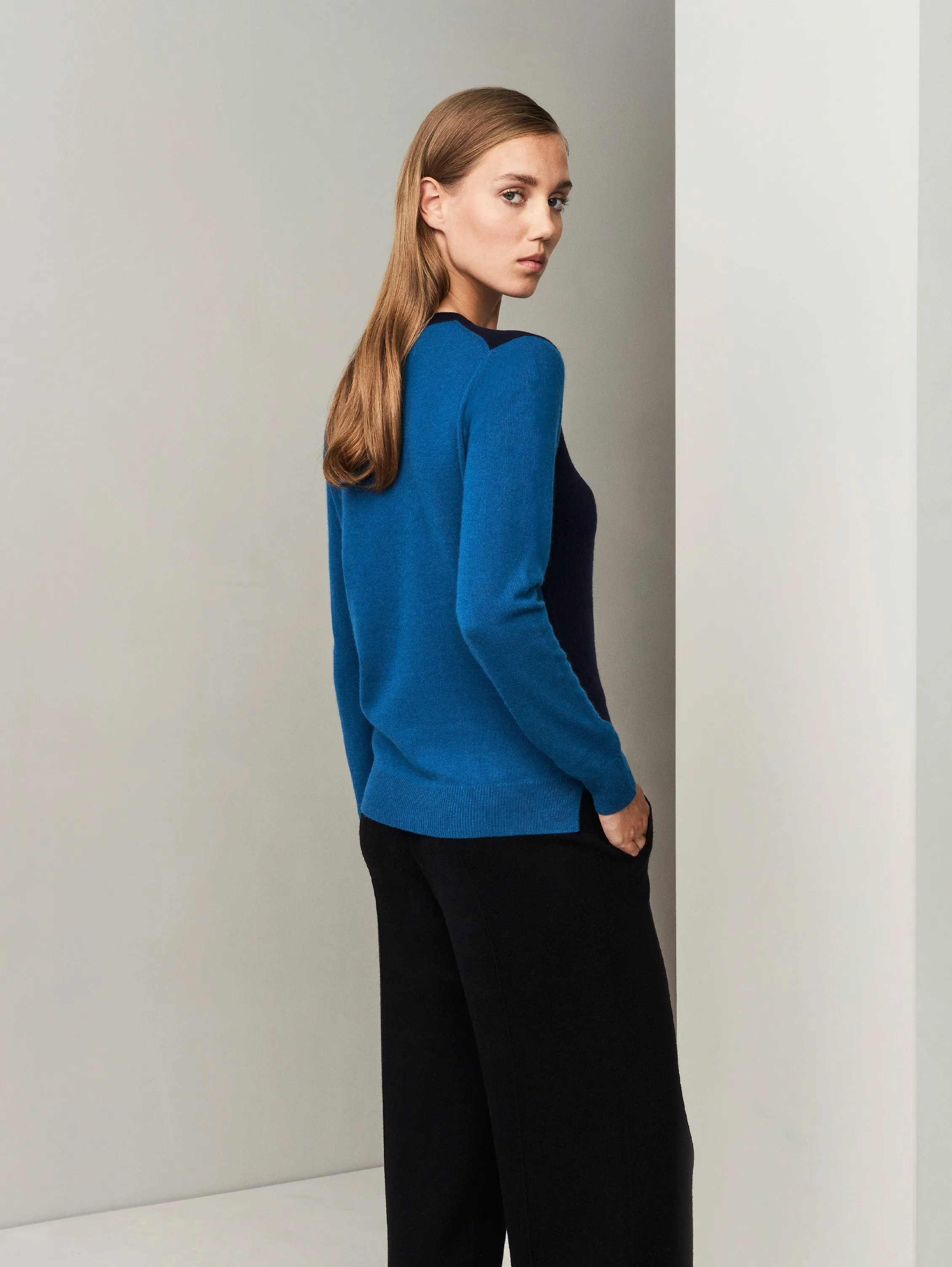 Balance Blocks Cashmere Sweater - Dark Navy x Island Blue