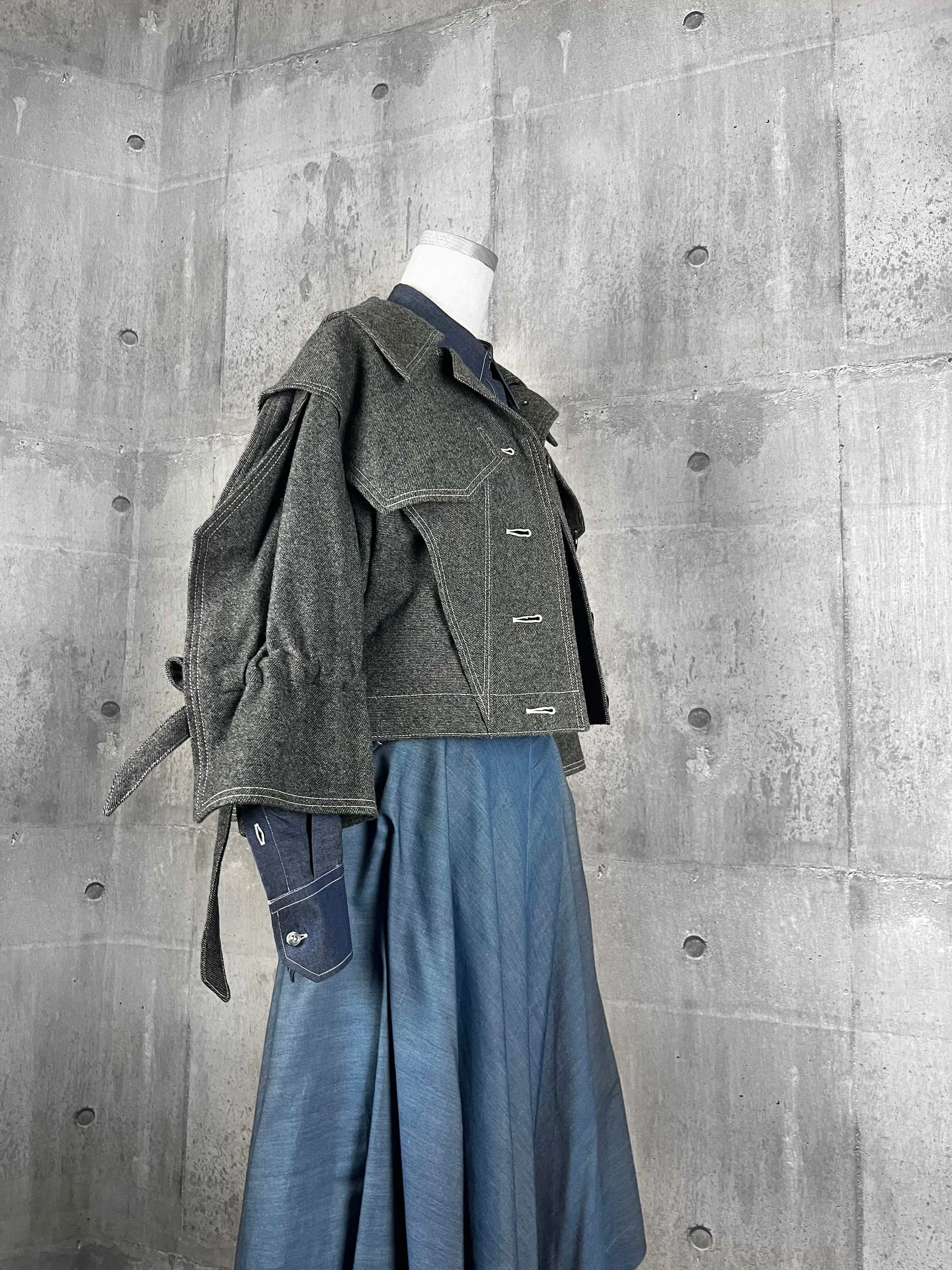 Origami wool jacket with square sleeves/Grey